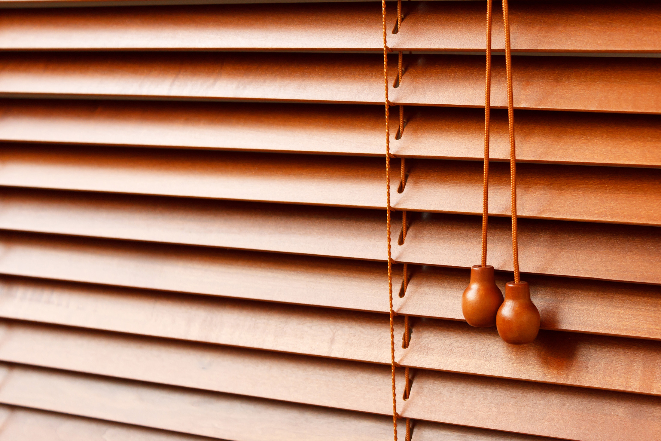detalles de persiana de madera